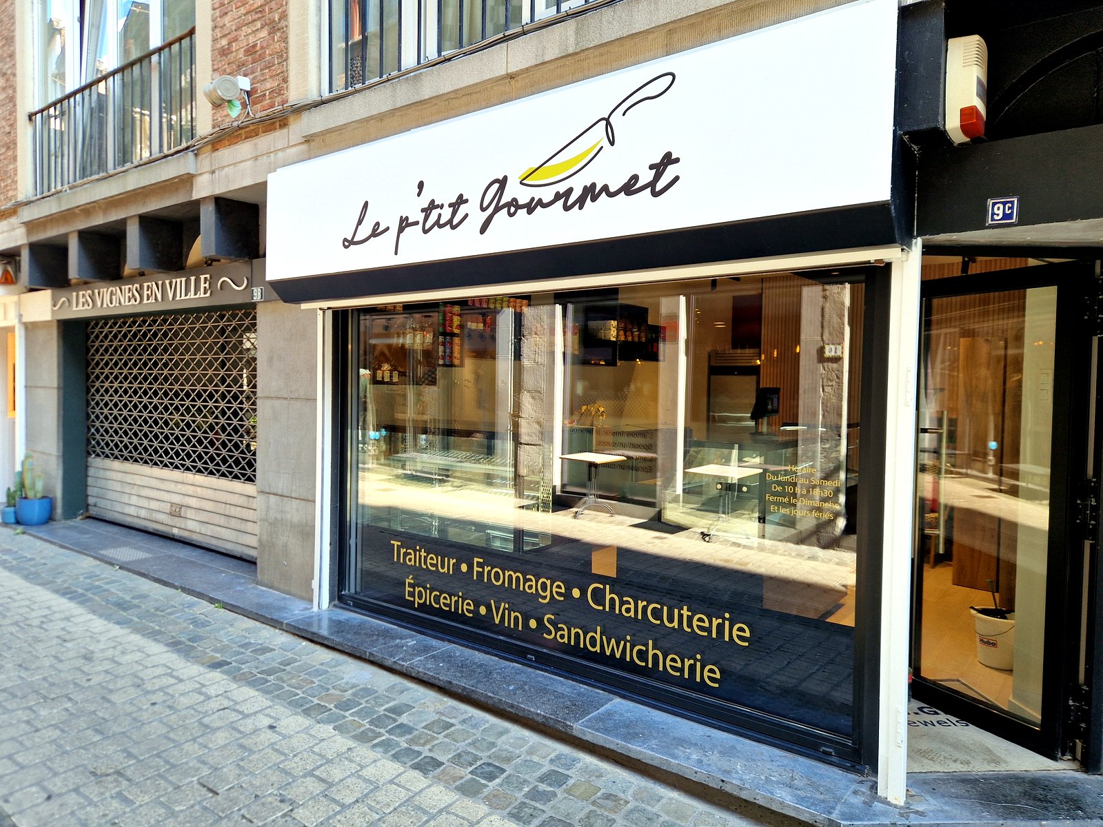 Panneau publicitaire extérieur