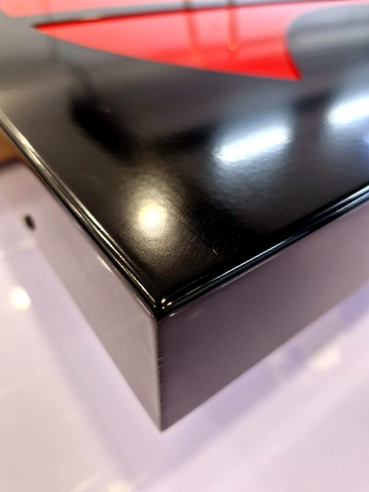 Finition chant plié enseigne