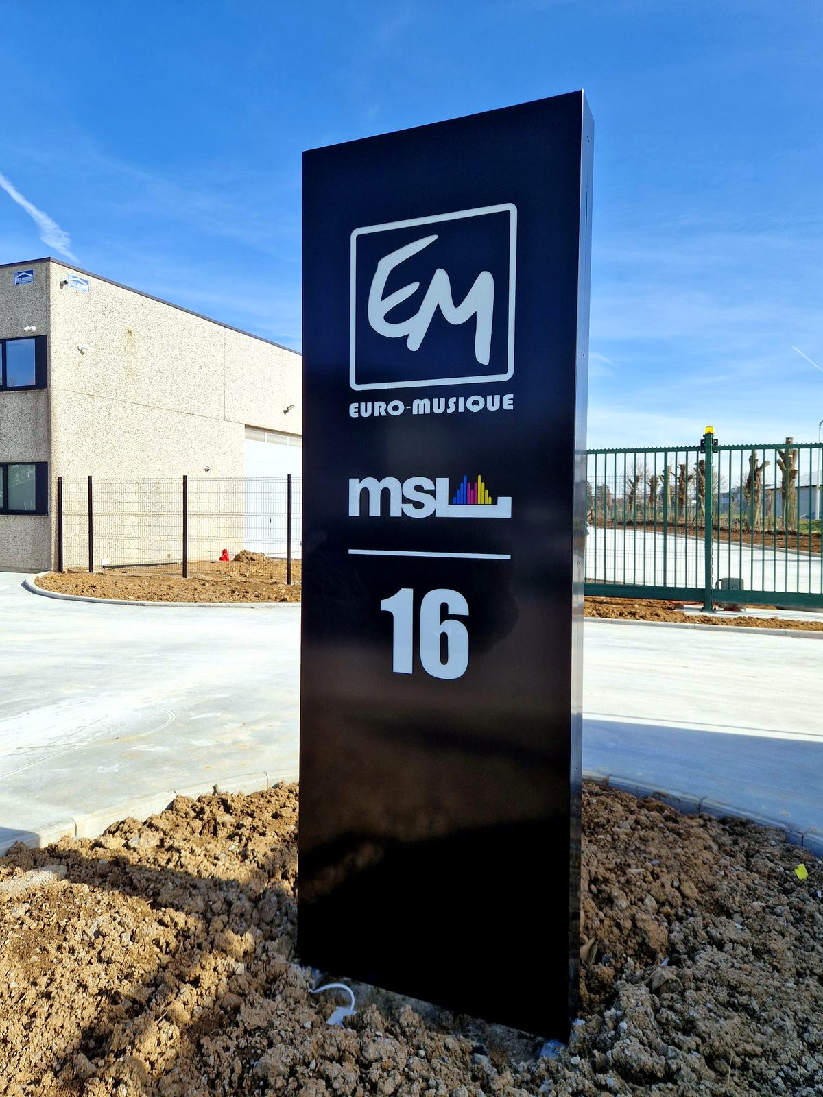 Totem extérieur professionnel