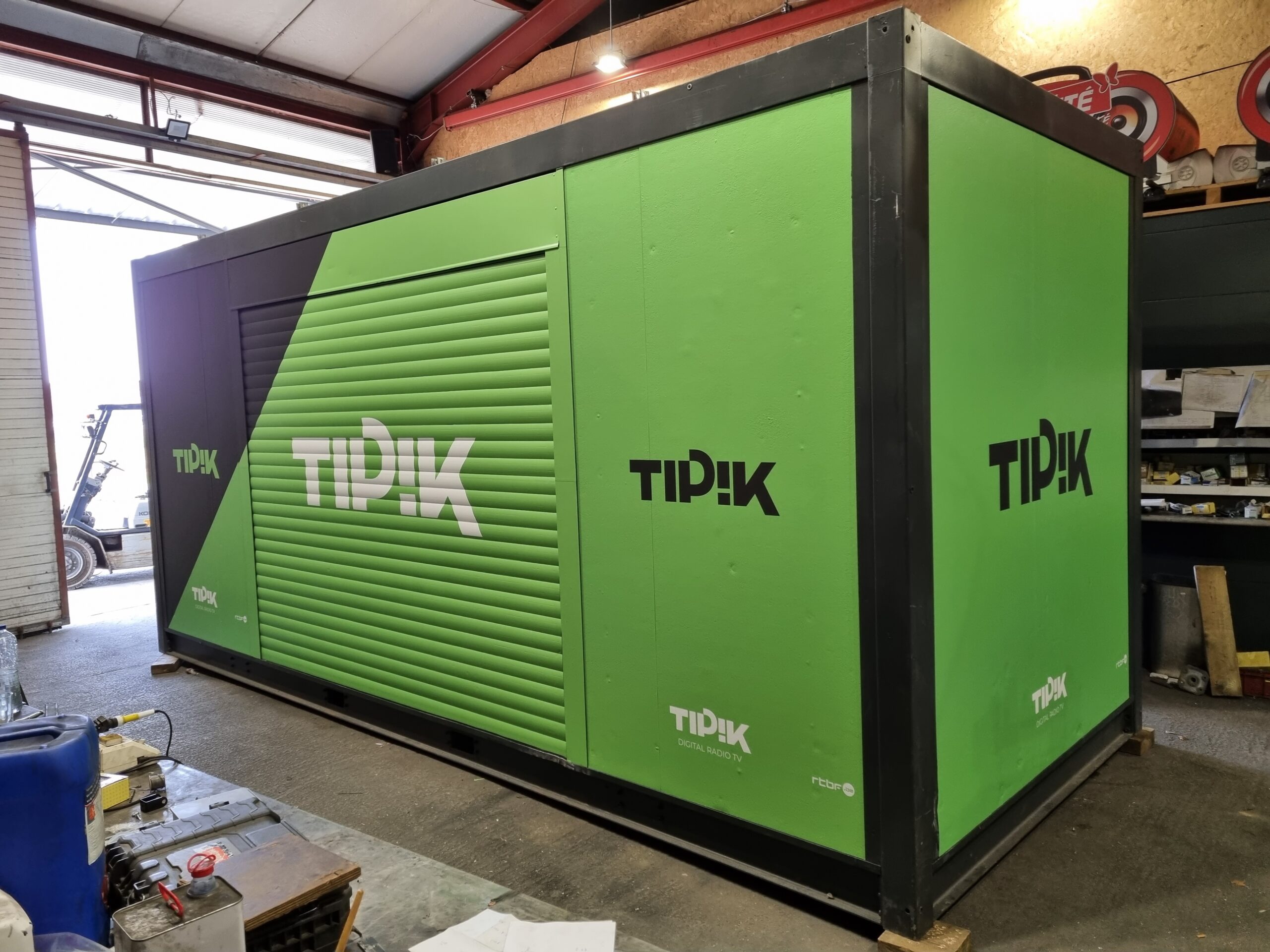 Lettrage sur conteneur