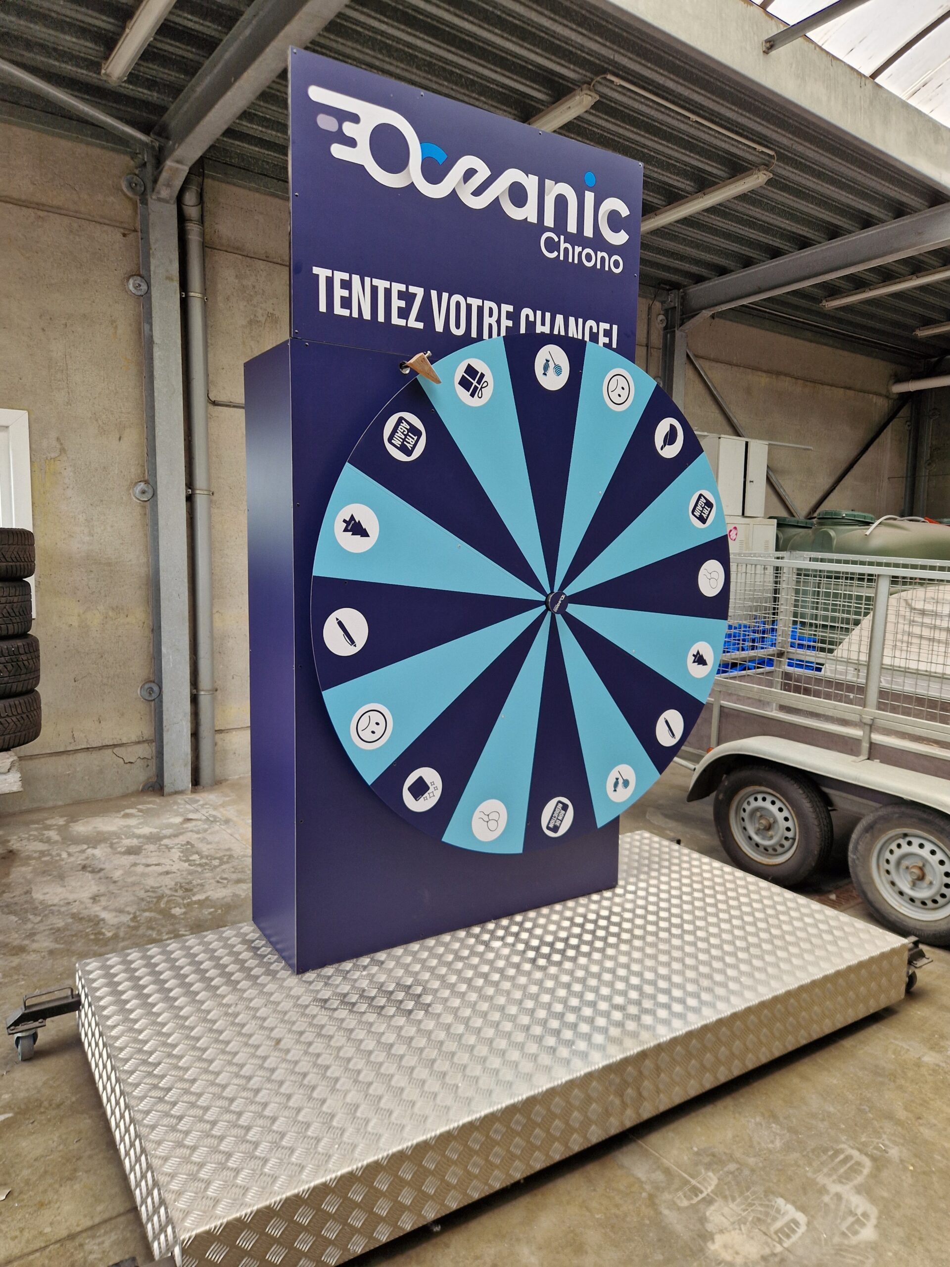 Lettrage sur structure sur mesure