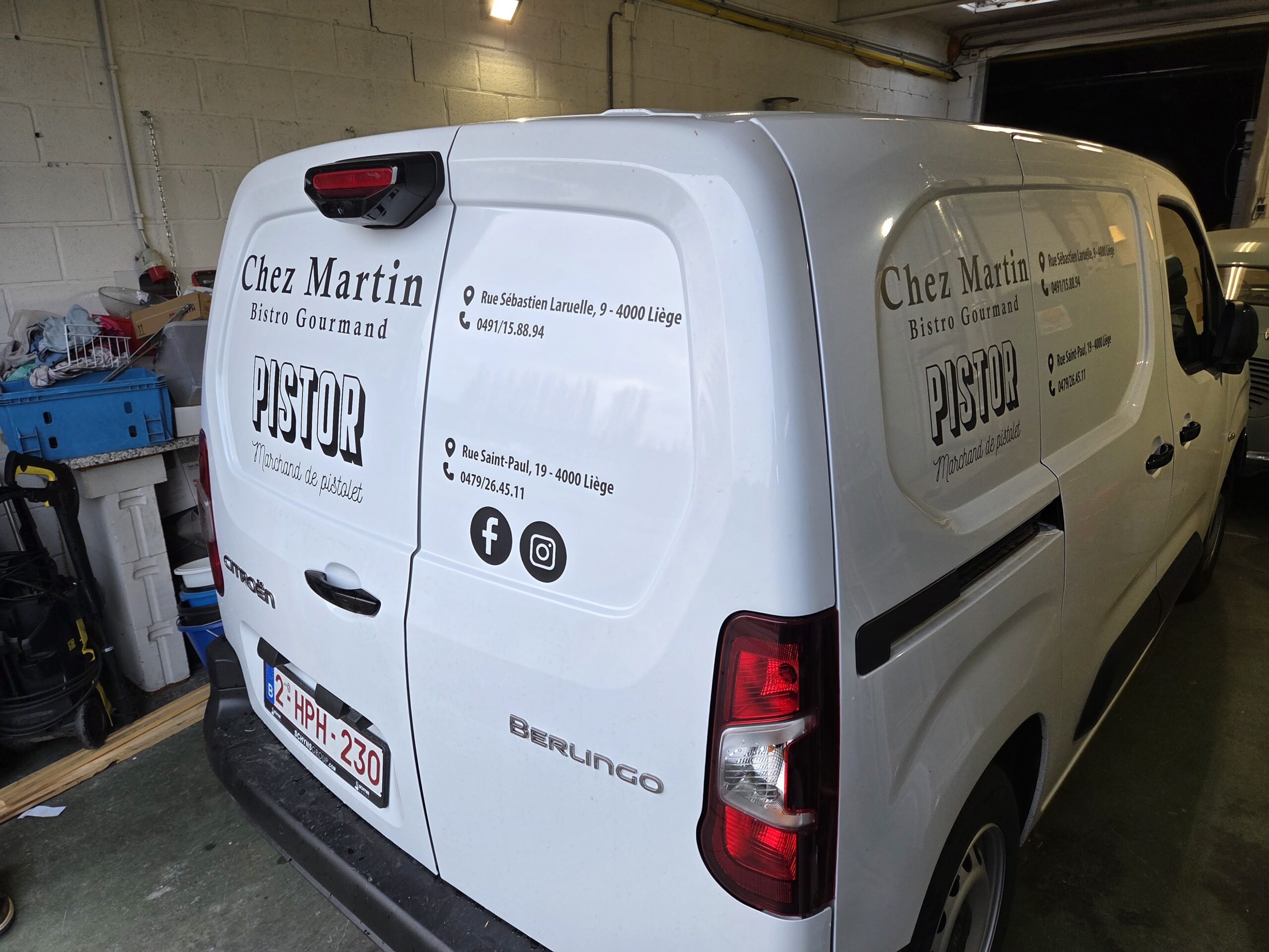 Lettrage vinyle découpe noir mat